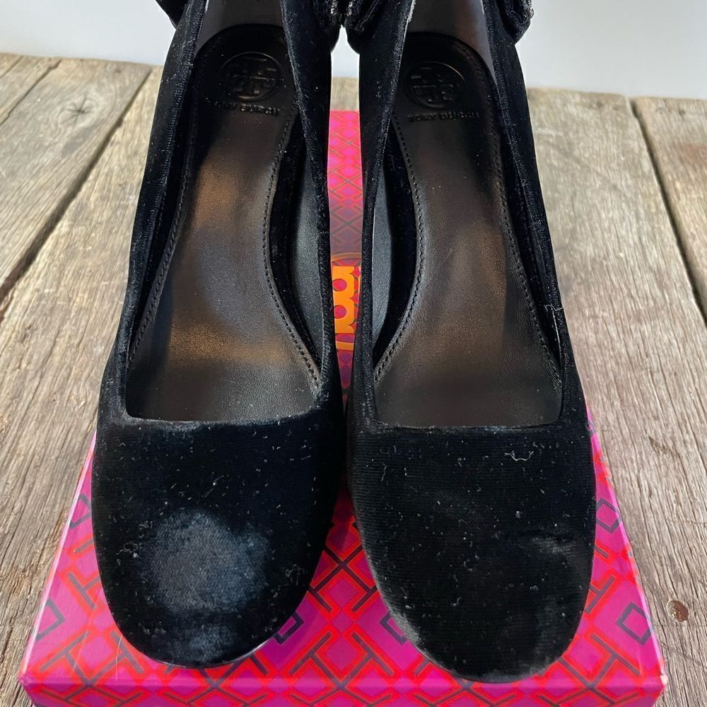 NIB Tory Burch Josephine Black Velvet Pumps Size 7.5 - Picture 3 of 11
